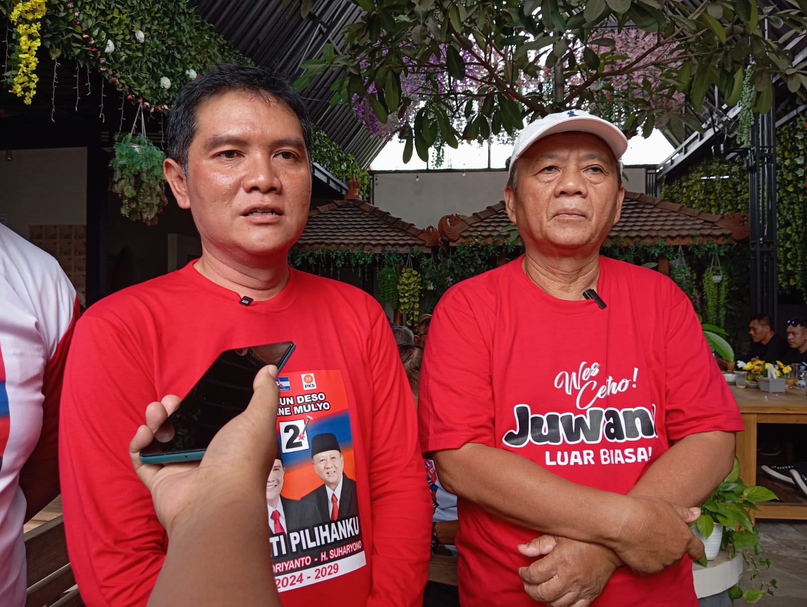 SIAP : Pasangan calon Bupati dan Wakil Bupati nomor urut 2 Wahyu Indriyanto dan Suharyono siap mengikuti debat publik perdana. (ACHMAD ULIL ALBAB/RADAR PATI)