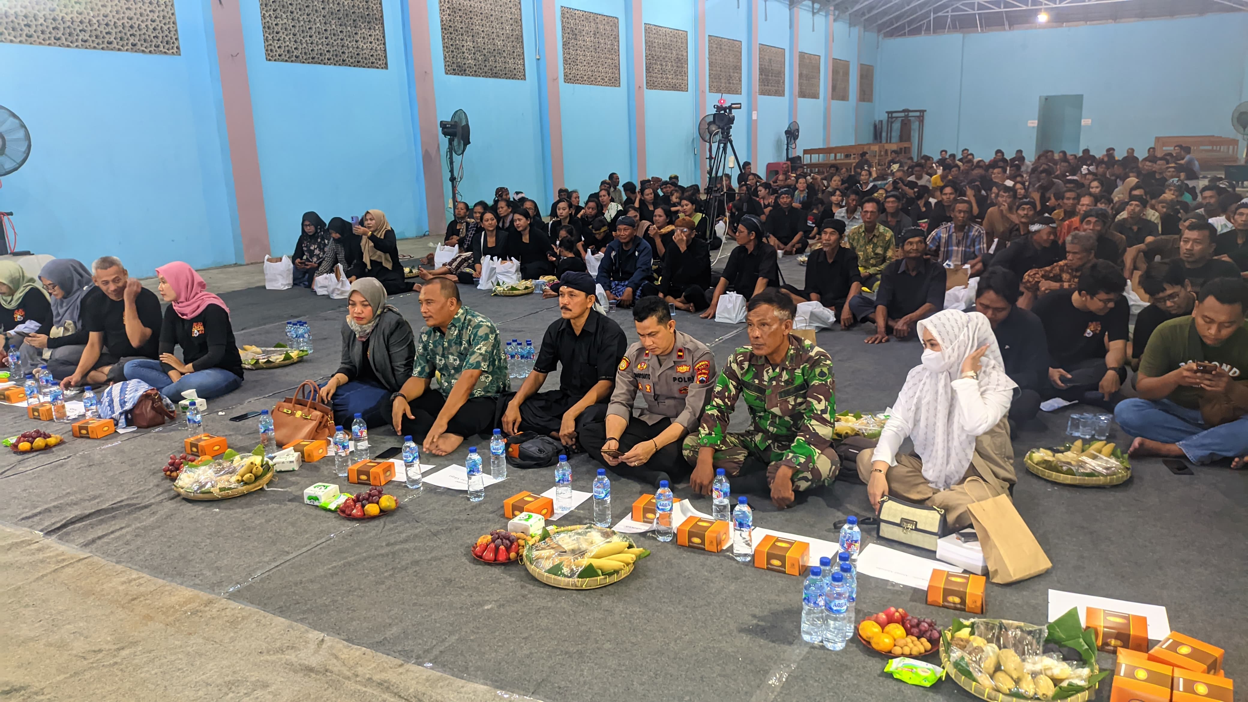 ANTUSIAS : KPU Jawa Tengah menggelar sosialisasi Pilgub Jateng 2024 bersama masyarakat Samin di Sukolilo Pati. (KPU JATENG UNTUK RADAR PATI)