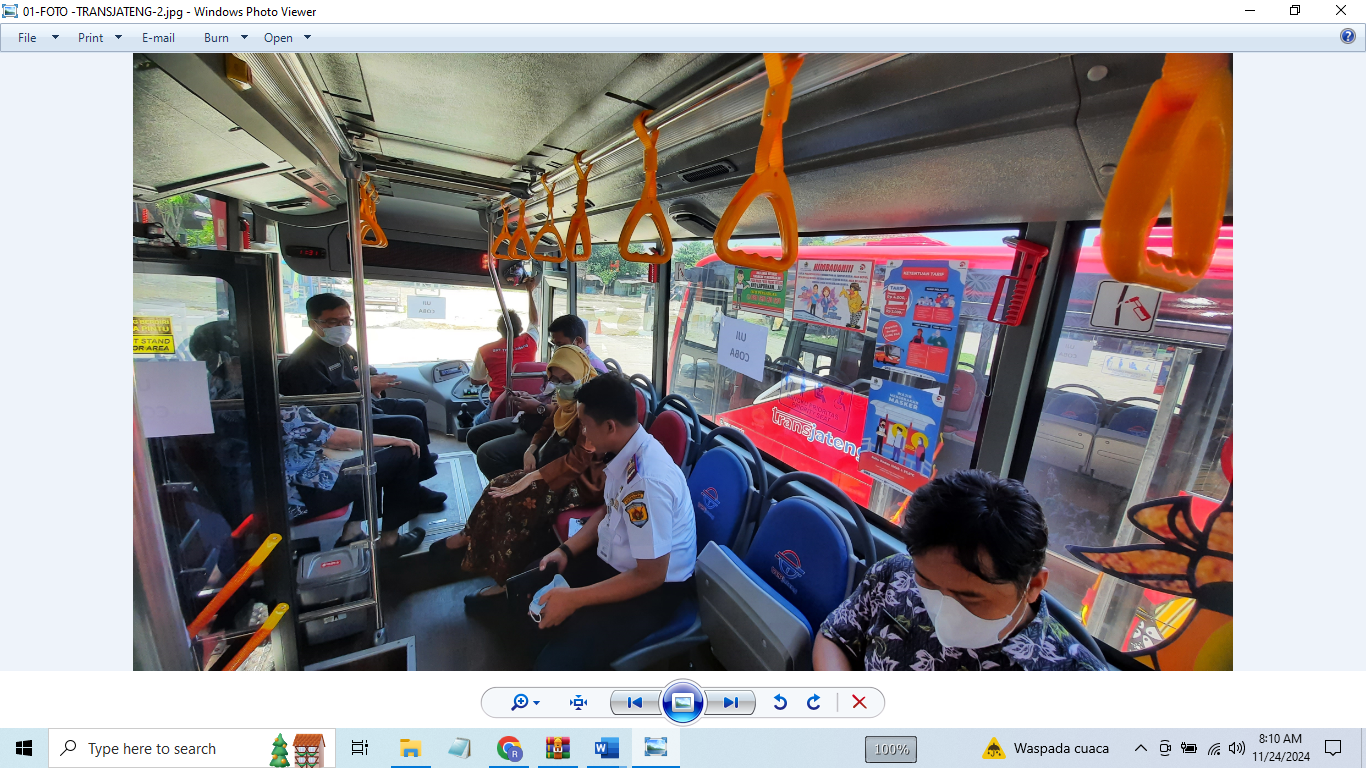 NYAMAN: Uji coba bus Trans Jateng dilakukan dari Terminal Gubug ke Terminal Godong kemarin.(INTAN MAYLANI SABRINA/RADAR KUDUS)