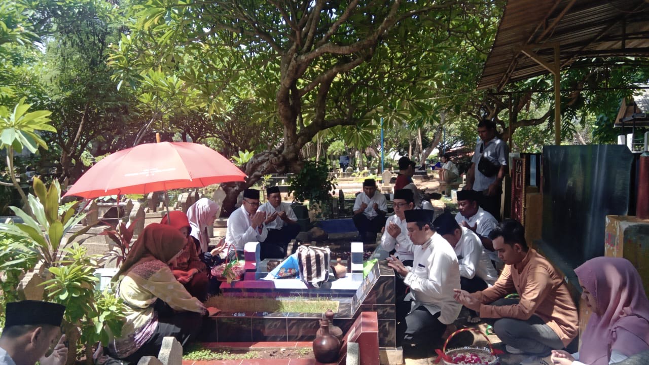RUTINAN: Ziarah dan tabur bunga di makam bupati terdahulu di luar kota  Agenda Sambut Hari Jadi, Ziarah Bupati Terdahulu di Luar Kota (Semarang, Yogyakarta, Temanggung dan Surakarta)