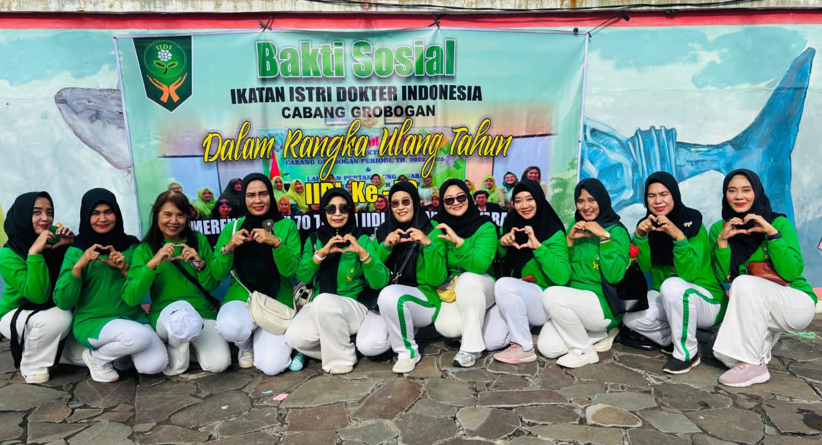 KOMPAK: Ikatan Istri Dokter Indonesia (IIDI) Grobogan saat melakukan sosialisasi PHBS di Taman Ir Soekarno, Simpang Lima Purwodadi.