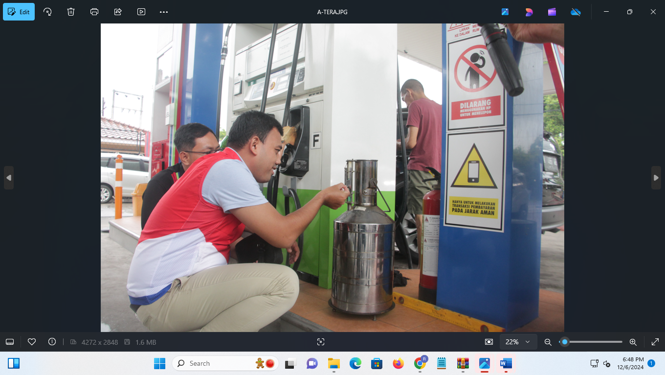 TERA SPBU: Petugas Pertamina Patra Niaga Regional Jawa Bagian Tengah menyidak pelayanan di tiga SPBU di Kudus (6/12). (DONNY SETYAWAN/RADAR KUDUS)