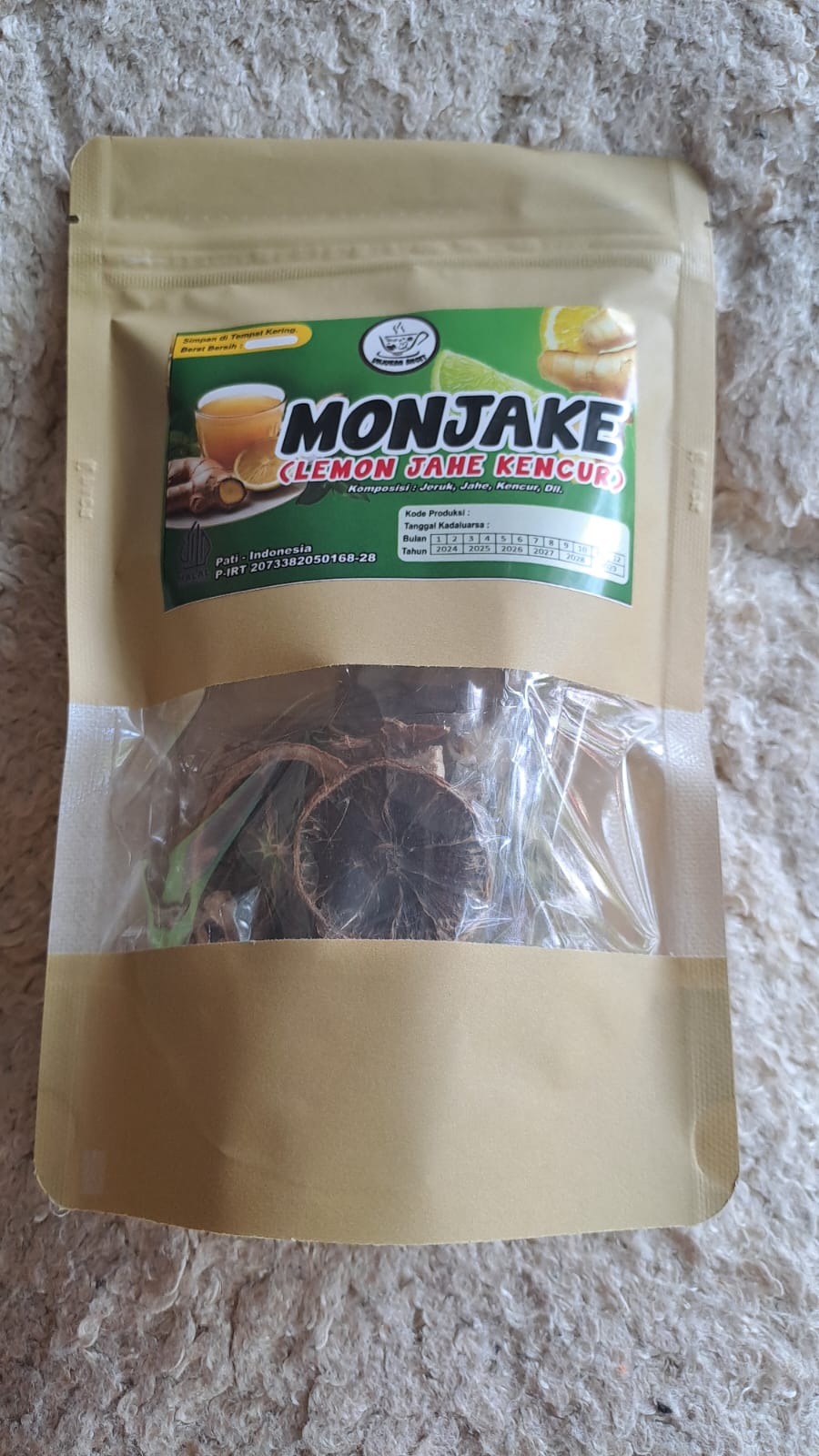 MONJAKE salah satu varian minuman rempah kering dari Unjukan Anget yang berkomposisi lemoh, jahe dan kencur. (ACHMAD ULIL ALBAB/ RADAR PATI)