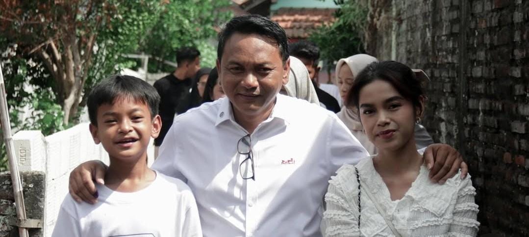 SANG WABUP: Risma Ardhi Chandra bersama anak-anaknya. (ANDRE FAIDHIL FALAH/RADAR KUDUS)  &nbsp;