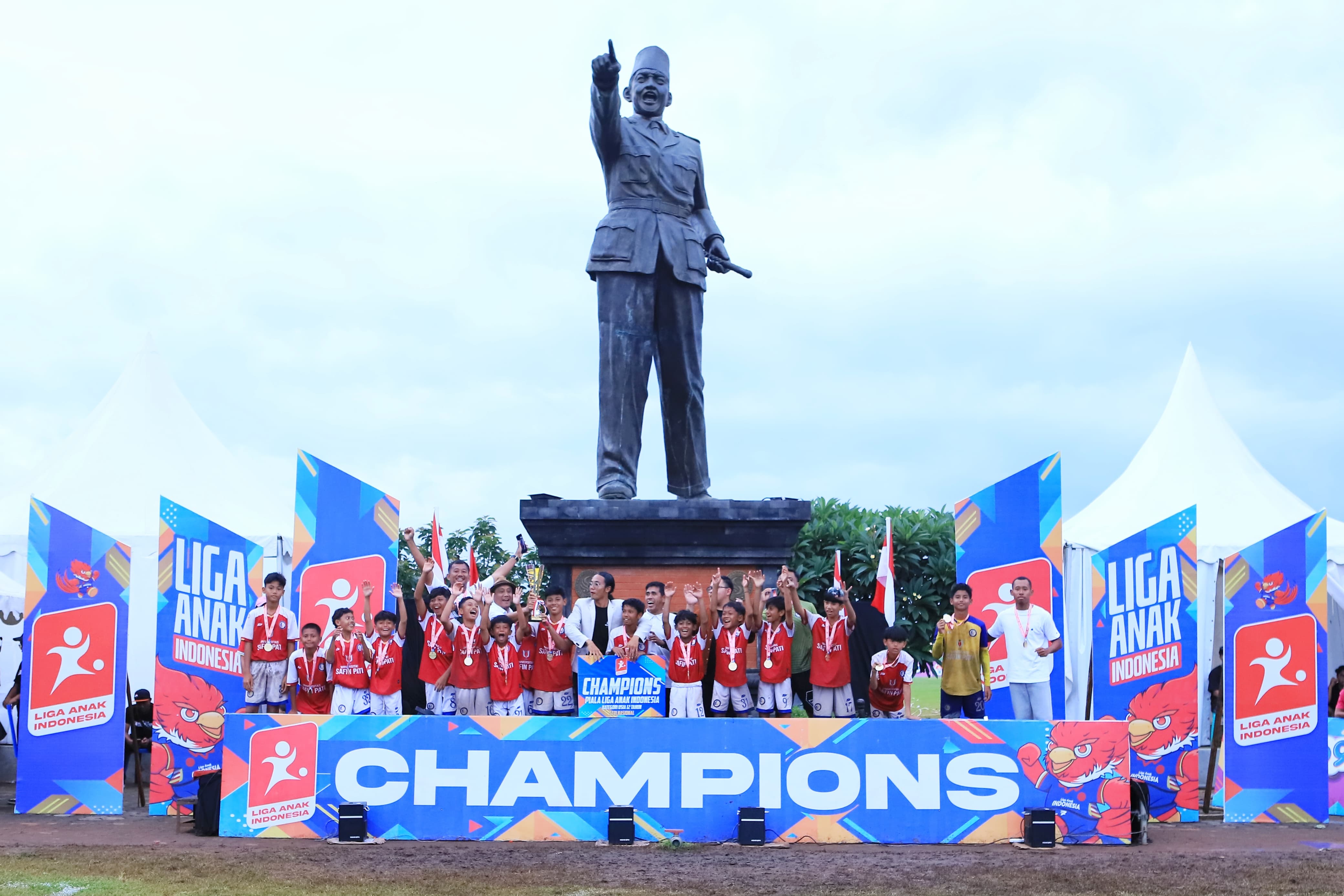 Kompetisi Liga Anak Indonesia 2024 yang digelar di Gelora Soekarno Mojoagung Trangkil telah selesai. (SAFIN PATI SPORTS SCHOOL UNTUK RADAR KUDUS)