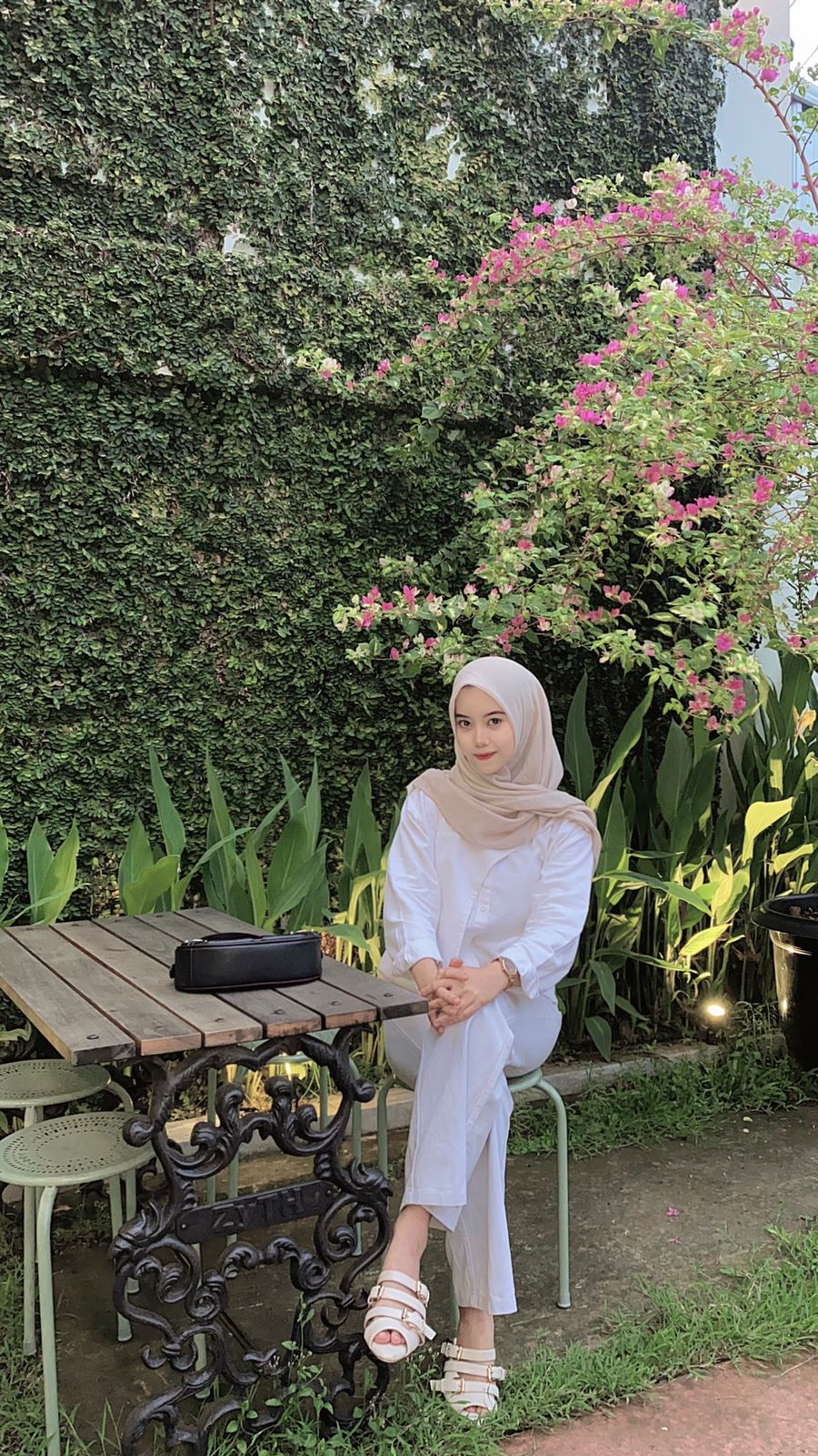 Azharuzzainiyah kini sibuk dengan usahanya di bidang fashion. (DOKUMEN PRIBADI)