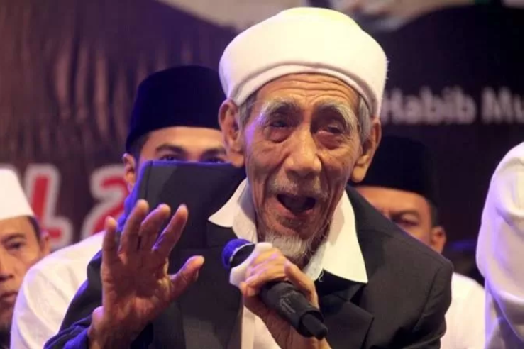 KH. Maimun Zubair (Mbah Moen)