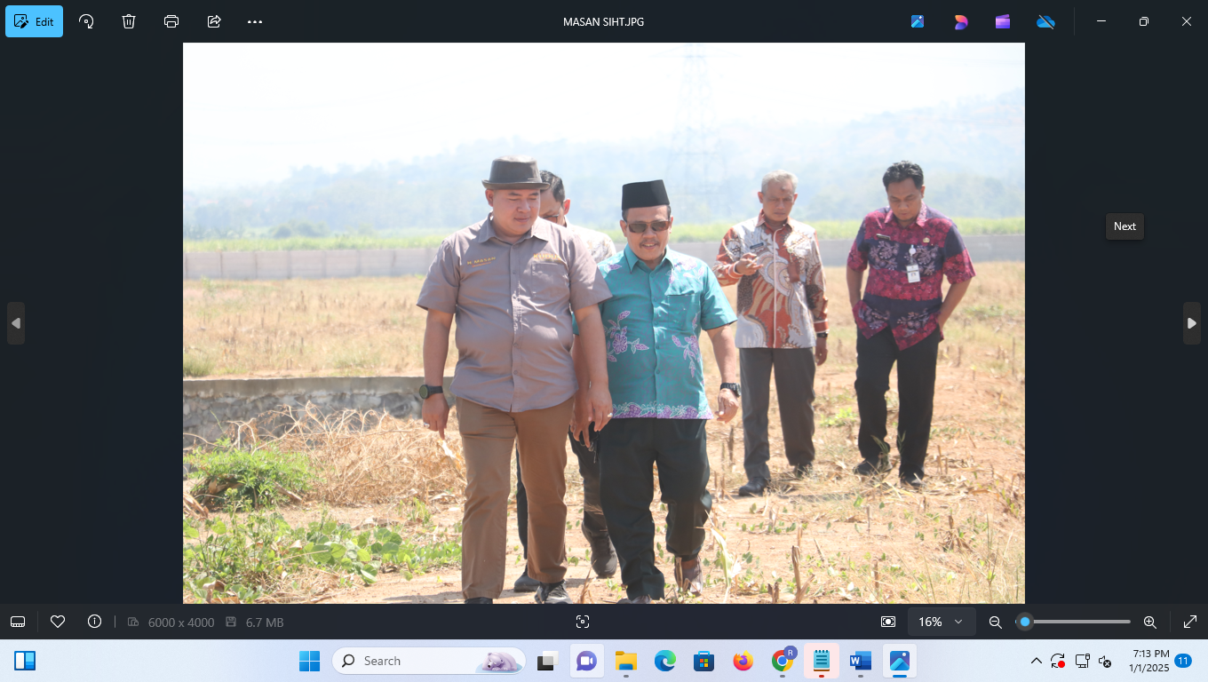 INSPEKSI: Ketua DPRD Kudus Masan melakukan sidak di lokasi pembangunan SIHT Desa Klaling, Jekulo Kudus. (DONN SETYAWAN/ RADAR PATI)