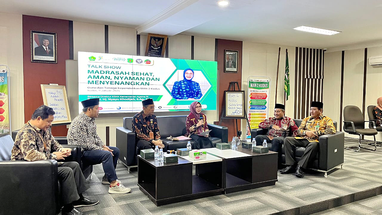 TALKSHOW: Direktur KSKK Kemenag RI Nyayu Khodijah Launching MAN 2 Kudus sebagai Madrasah Aman, Sehat, Nyaman, dan Menyenangkan. (MAN 2 KUDUS UNTUK RADAR KUDUS)