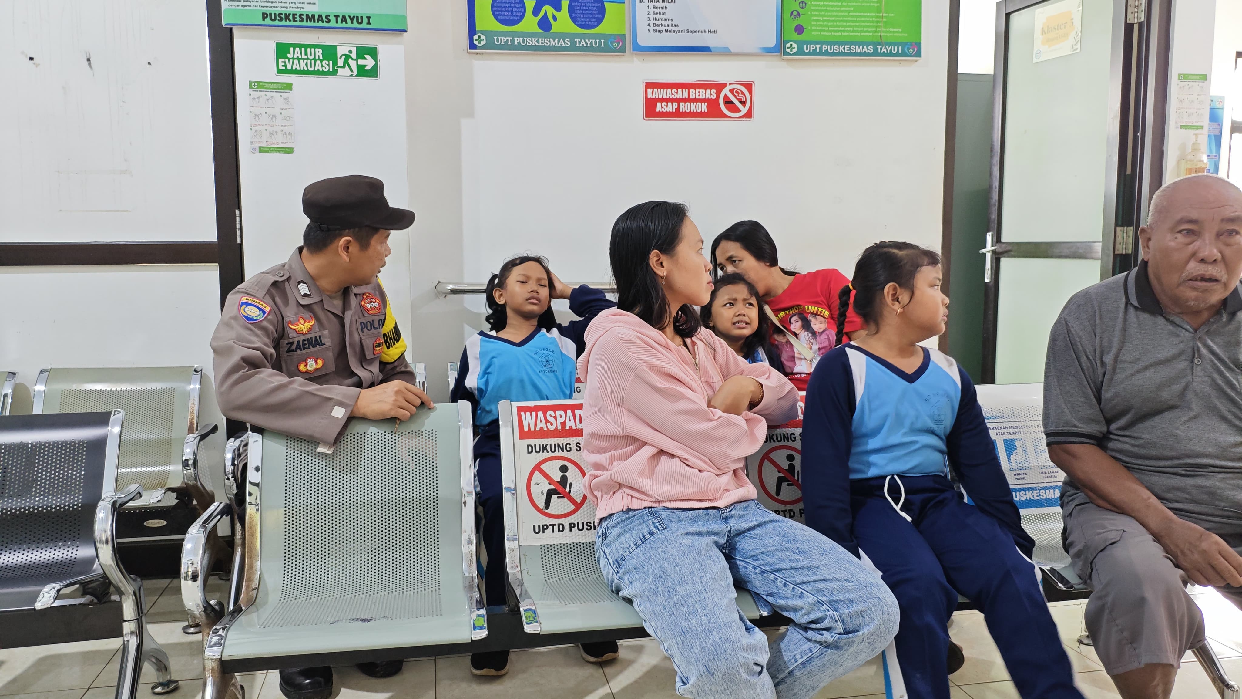 Sepuluh siswa Sekolah Dasar Negeri (SDN) 01 Keboromo, Desa Keboromo, Kecamatan Tayu, menjadi korban sengatan tawon vespa pada Kamis (16/1/2025).  (POLSEK TAYU UNTUK RADAR PATI)