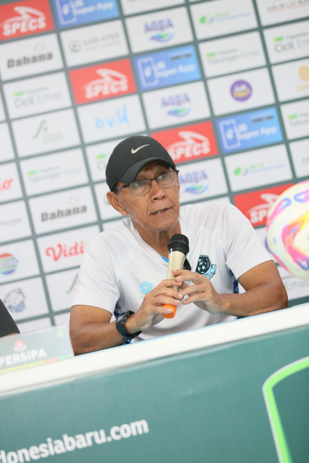 Pelatih Persipa Pati Bambang Nurdiansyah saat jumpa pers sebelum laga menghadapi Persikas Subang. (PERSIPA PATI UNTUK RADAR KUDUS)