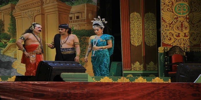 DITUNJUKKAN: Pemerintah menggelar seni ketoprak di Alun-alun Kembang Joyo belum lama ini.