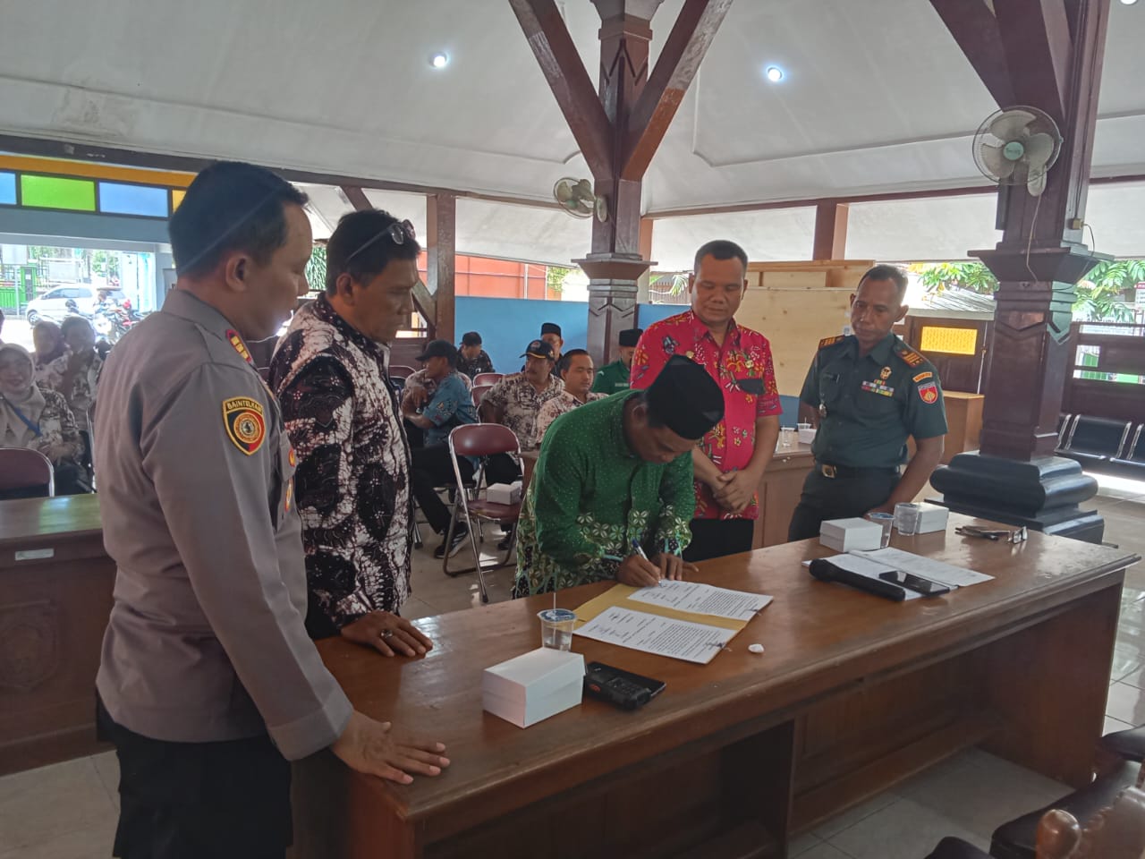 Penandatanganan kesepakatan bersama pelarangan penggunaan sound horeg dalam event karnaval sedekah bumi dan takbir keliling.