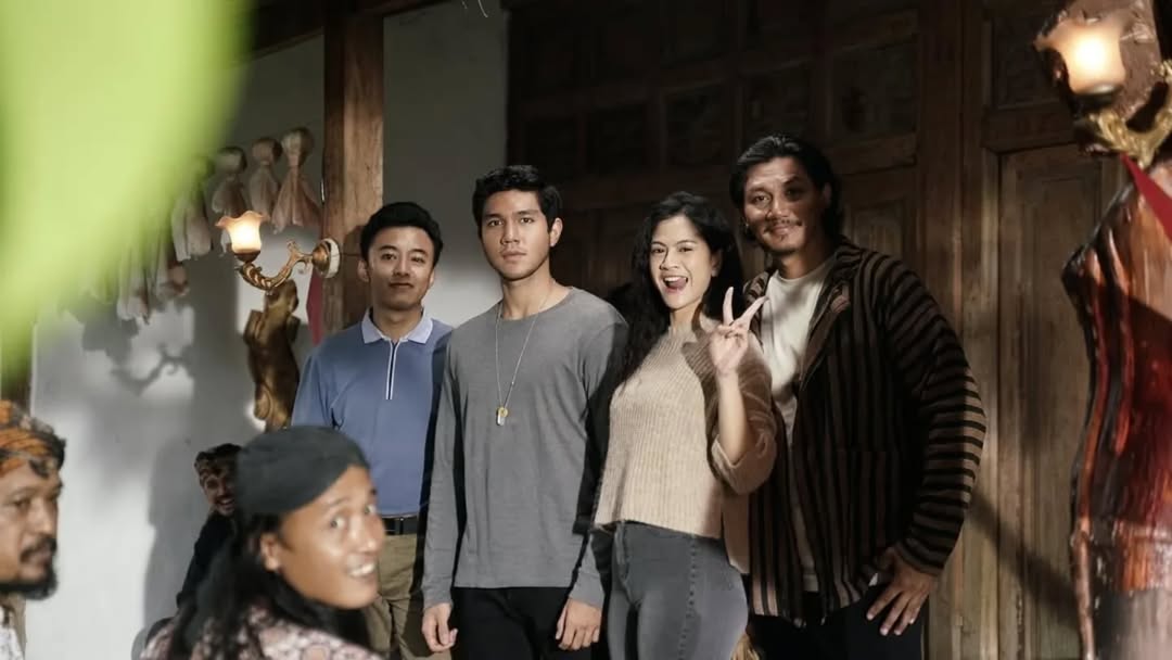 Foto beberapa artis  film "DUKUN MAGANG" saat syuting di Jatinom, Klaten, Jawa Tengah