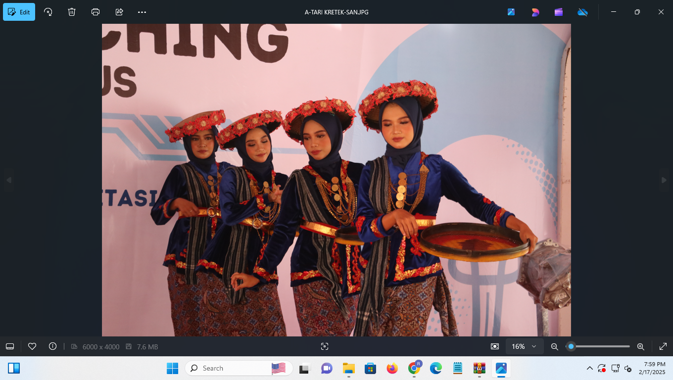 TARIAN KHAS: Pemkab Kudus menyiapkan pemecahan rekor MURI untuk Tari Kretek dan Fashion on the Street menyambut tradisi Dandangan. (DONNY SETYAWAN)