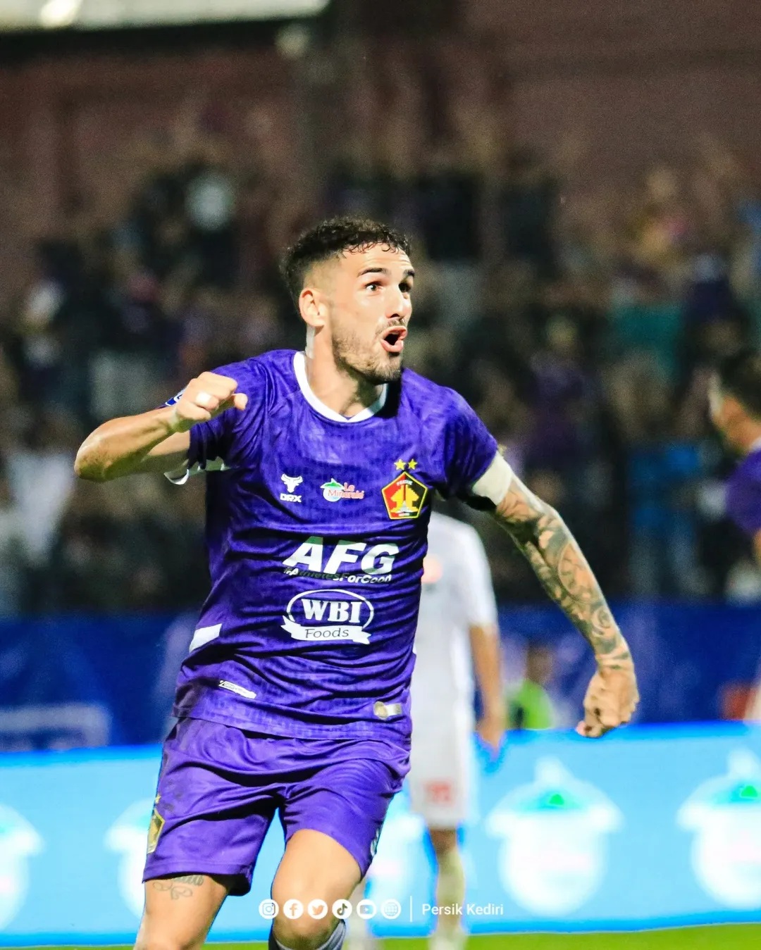 SELEBRASI: Pemain Persik Kediri melakukan selebrasi. Persik Kediri akan bertamu ke kandang PSBS Biak dalam laga lanjutan Liga 1 2024/2025.