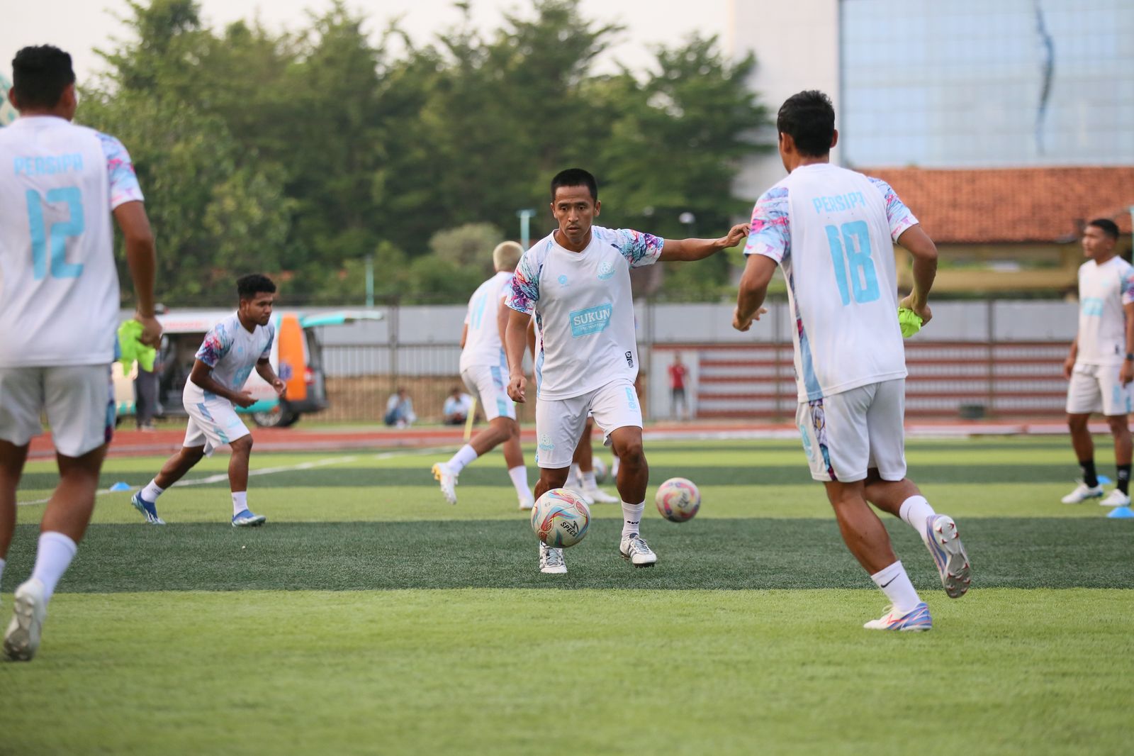Pemain Persipa Pati berlatih jelang laga menghadapi Persikas Subang di Stadion Joyokusumo pada (21/2).