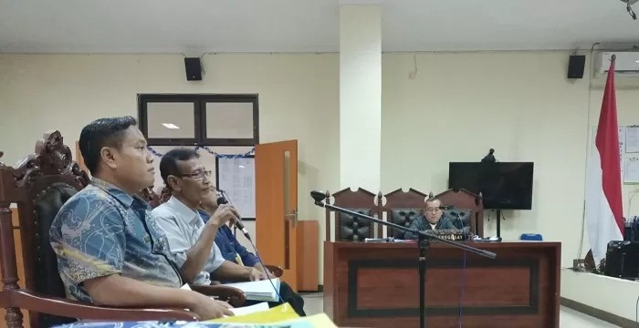 PROSES: Persidangan di PTUN Semarang atas gugatan Kepala Desa Sendangharjo Wiwik Suhendro kepada Bupati Blora Arief Rohman.