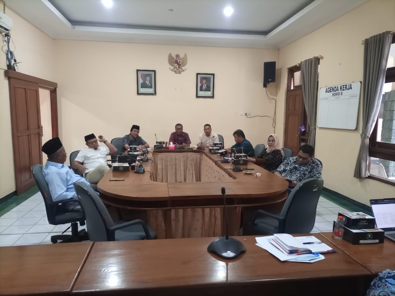 MINTA KETERANGAN: Komisi B DPRD Grobogan memanggil PT BPR BKK Purwodadi untuk program kerja dan kinerja selama 2024 dan program pada tahun 2025 ini.  (SIROJUL MUNIR/RADAR PATI)