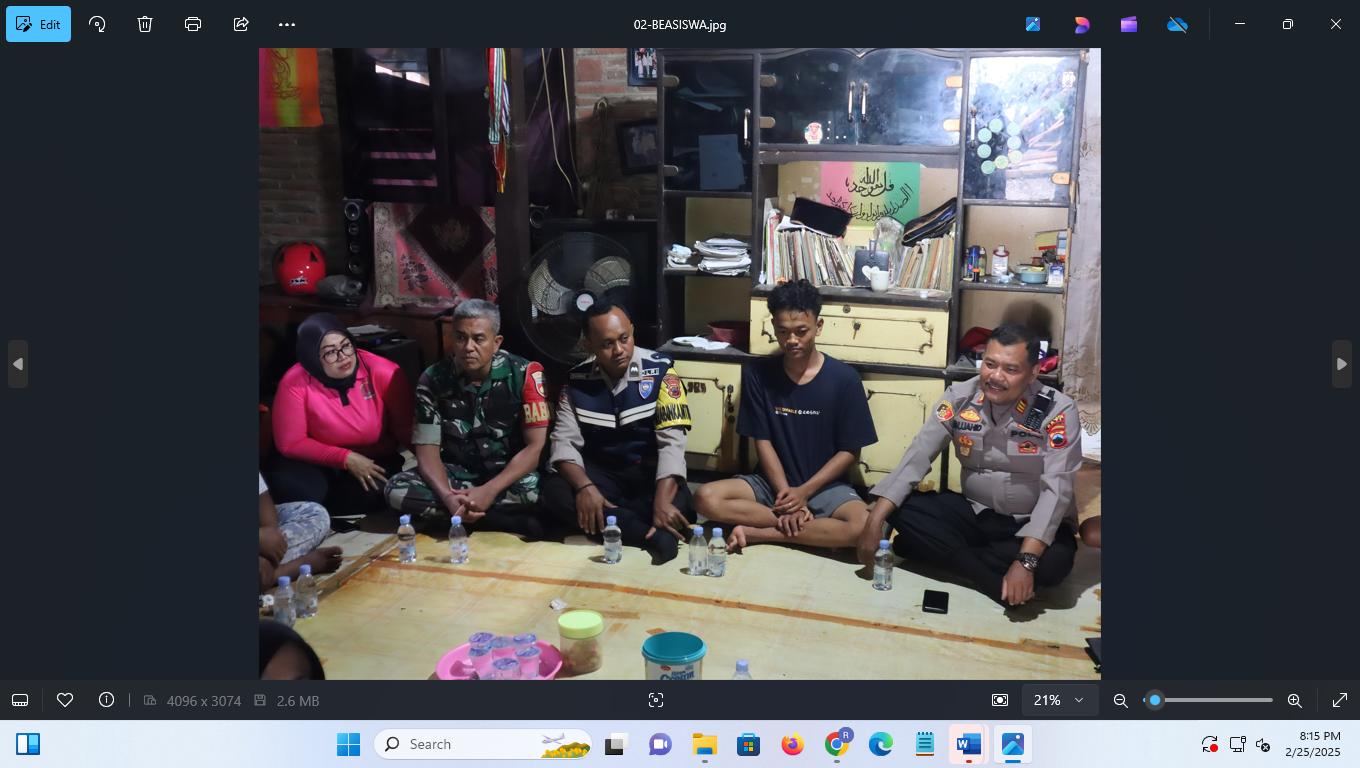 DIKUMPULKAN: Polsek Tlogowungu beserta pemdes setempat, dan Dinas Pendidikan Provinsi Jateng membahas pendidikan AAP di rumahnya, Kecamatan Tlogowungu. ANDRE FAIDHIL FALAH/RADAR PATI)