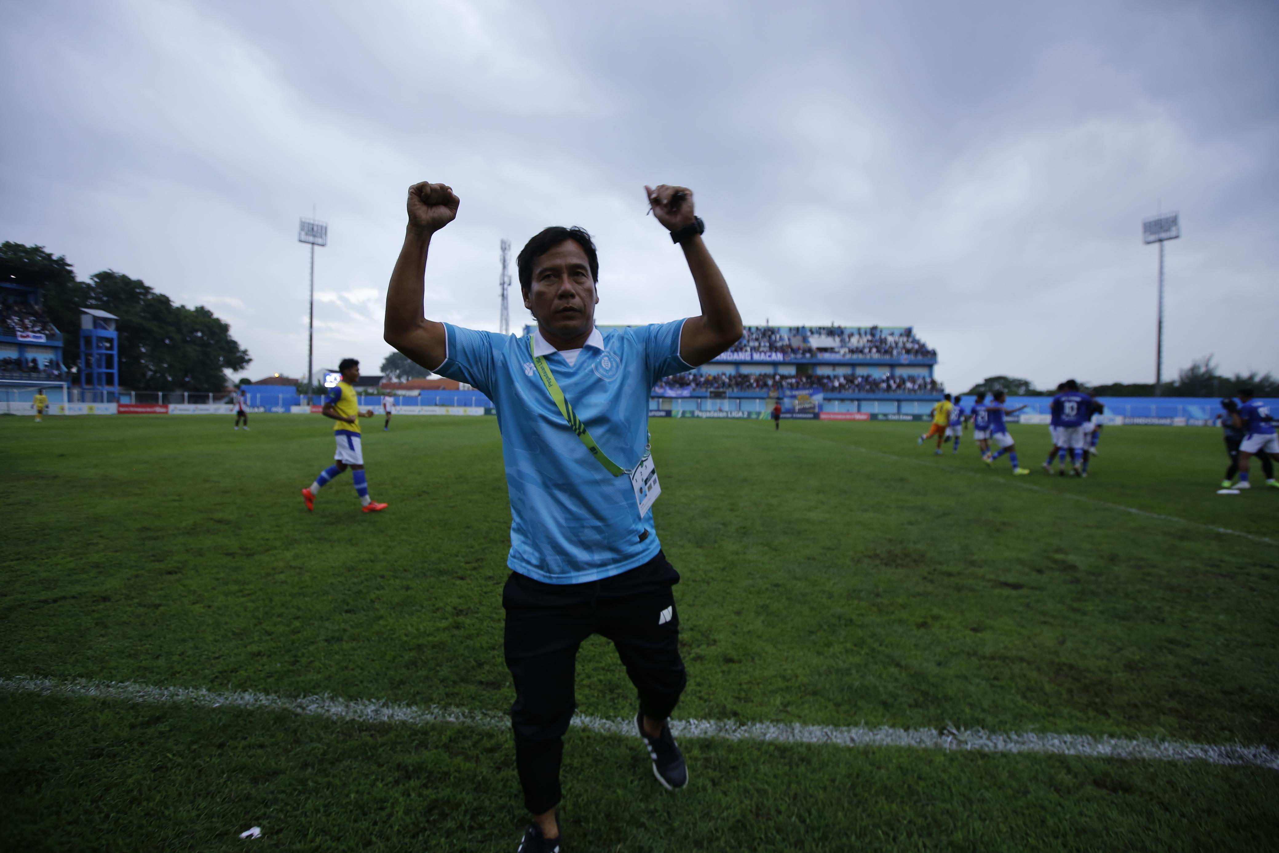 Sang Penyelamat: Pelatih Persiku Kudus Alfiat.