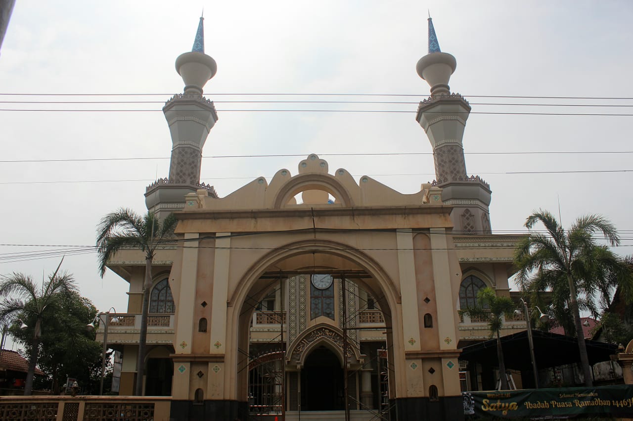 Masjid Baiturrahman Robayan Kalinyamatan Jepara yang megah dan memiliki nilai sejarah. (FOTO-FOTO FIKRI T/RADAR KUDUS)