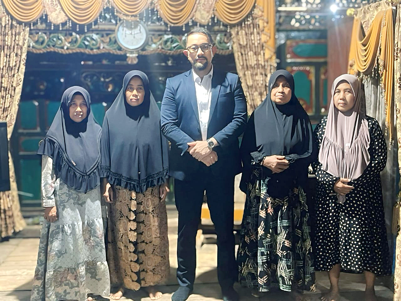 PENDAMPINGAN: Pengacara korban, T Djohansyah bersama korban dugaan penipuan. (DOK T DJOHANSYAH FOR RADAR PATI)