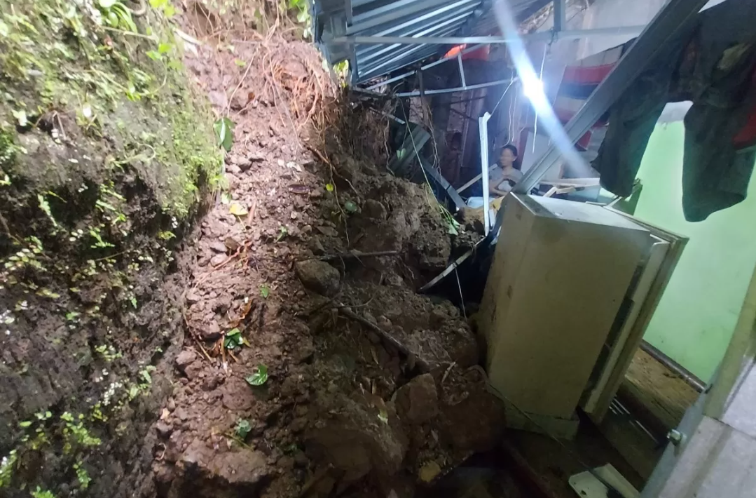 Talut longsor. (KELURAHAN BENDAN DUWUR UNTUK RadarPati.ID)