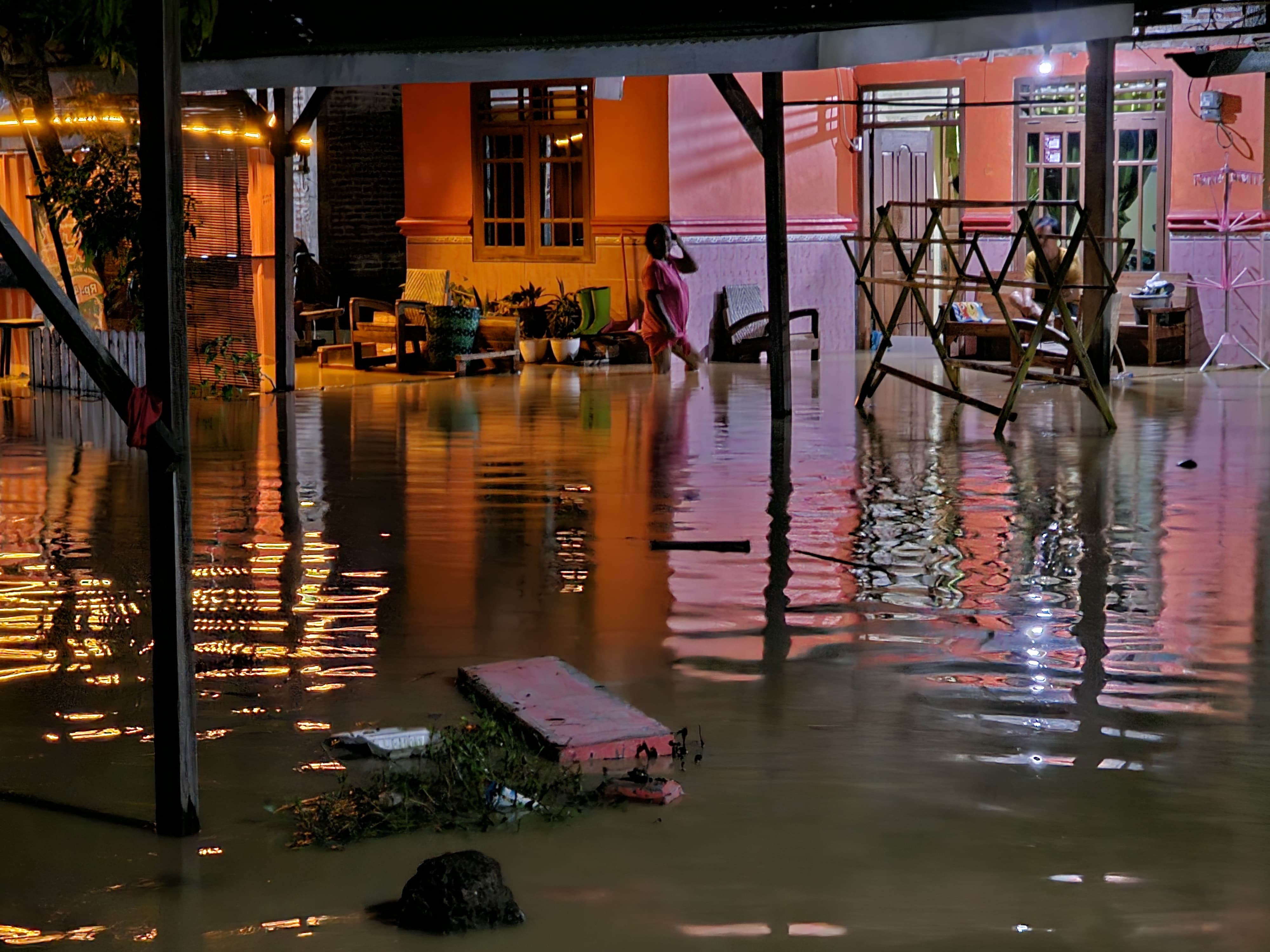 Kondisi banjir yang terjadi di Desa Ketitangwetan Kecamatan Batangan Pati menjelang waktu sahur. (WARGA UNTUK RADAR PATI)