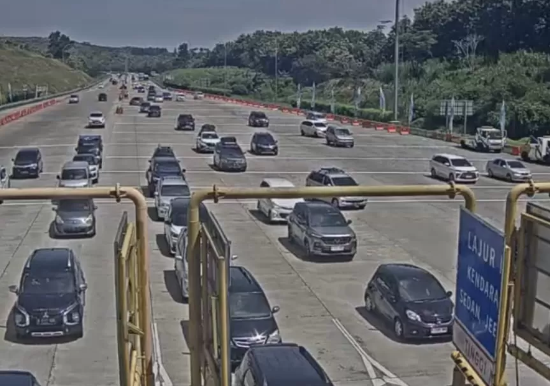 Tiap Jam, 3000 Lebih Kendaraan Melintas Gerbang Tol Kalikangkung Semarang (RadarSemarang.Id/RadarPati.ID)