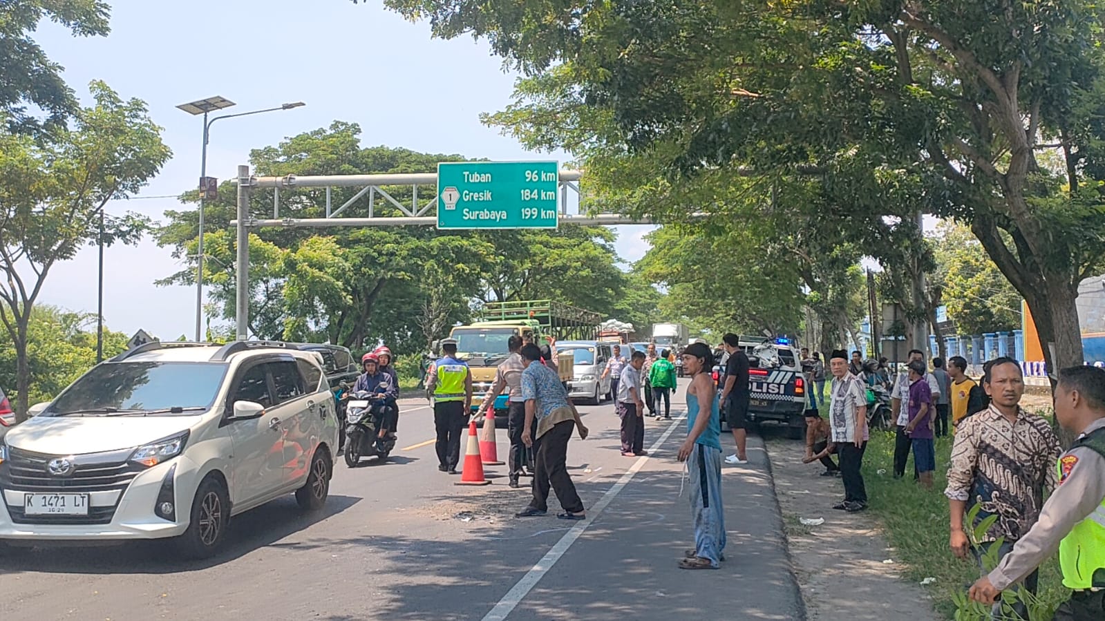 Lokasi kecelakaan pasutri dan anak di depan SMAN 2 Rembang.