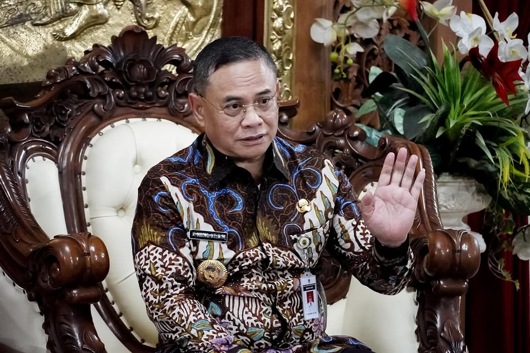 Bupati Pati Sudewo menerapkan kebijakan wajib belajar dan melarang anak-anak bermain handphone. (PROKOMPIM PATI)
