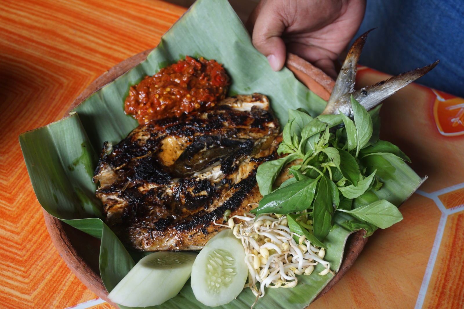 Kuliner Sambel Bandeng khas Juwana Pati yang memiliki citarasa khas pada sambalnya. (ACHMAD ULIL ALBAB/RADAR KUDUS)