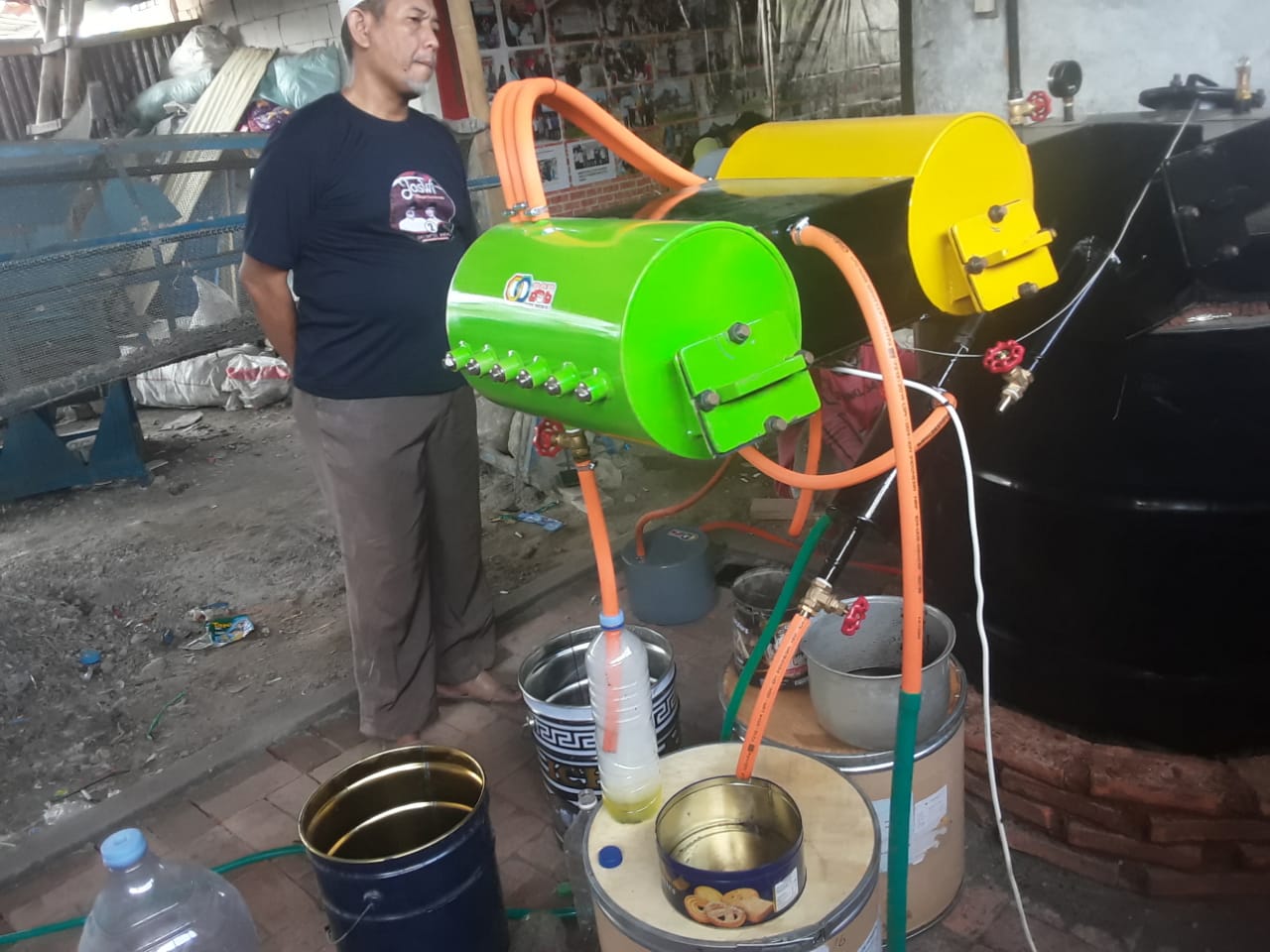 DIOLAH: Salah satu proses pengolahan sampah yang ada di TPA Ngembak, Purwodadi.