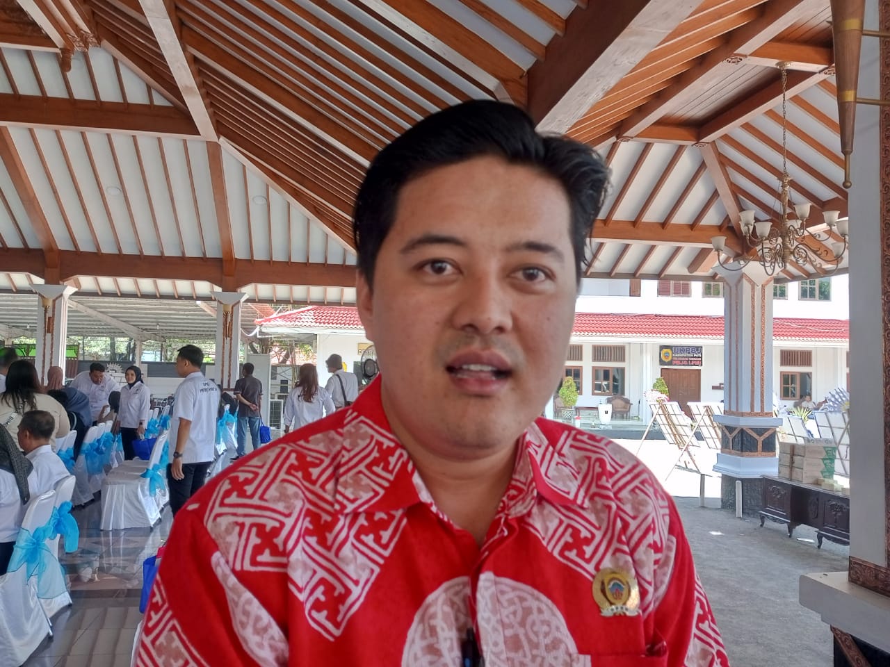 Anggota Komisi A DPRD Pati Danu Ikhsan HC berbicara soal bus AKAP yang ugal-ugalan di jalur pantura Pati - Juwana. (ACHMAD ULIL ALBAB/RADAR KUDUS)