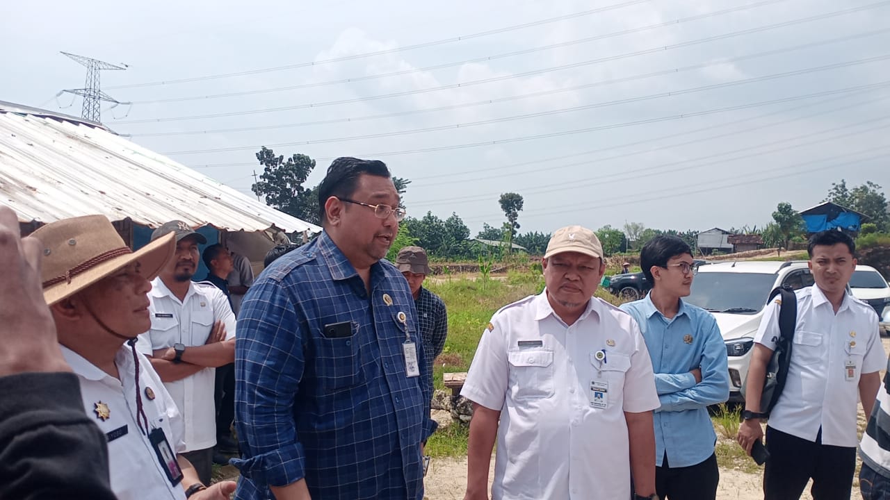 Rombongan DPRD Pati bersama dinas terkait melakukan sidak di area tambang illegal di kawasan Pegunungan Kendeng. (ACHMAD ULIL ALBAB/RADAR KUDUS)