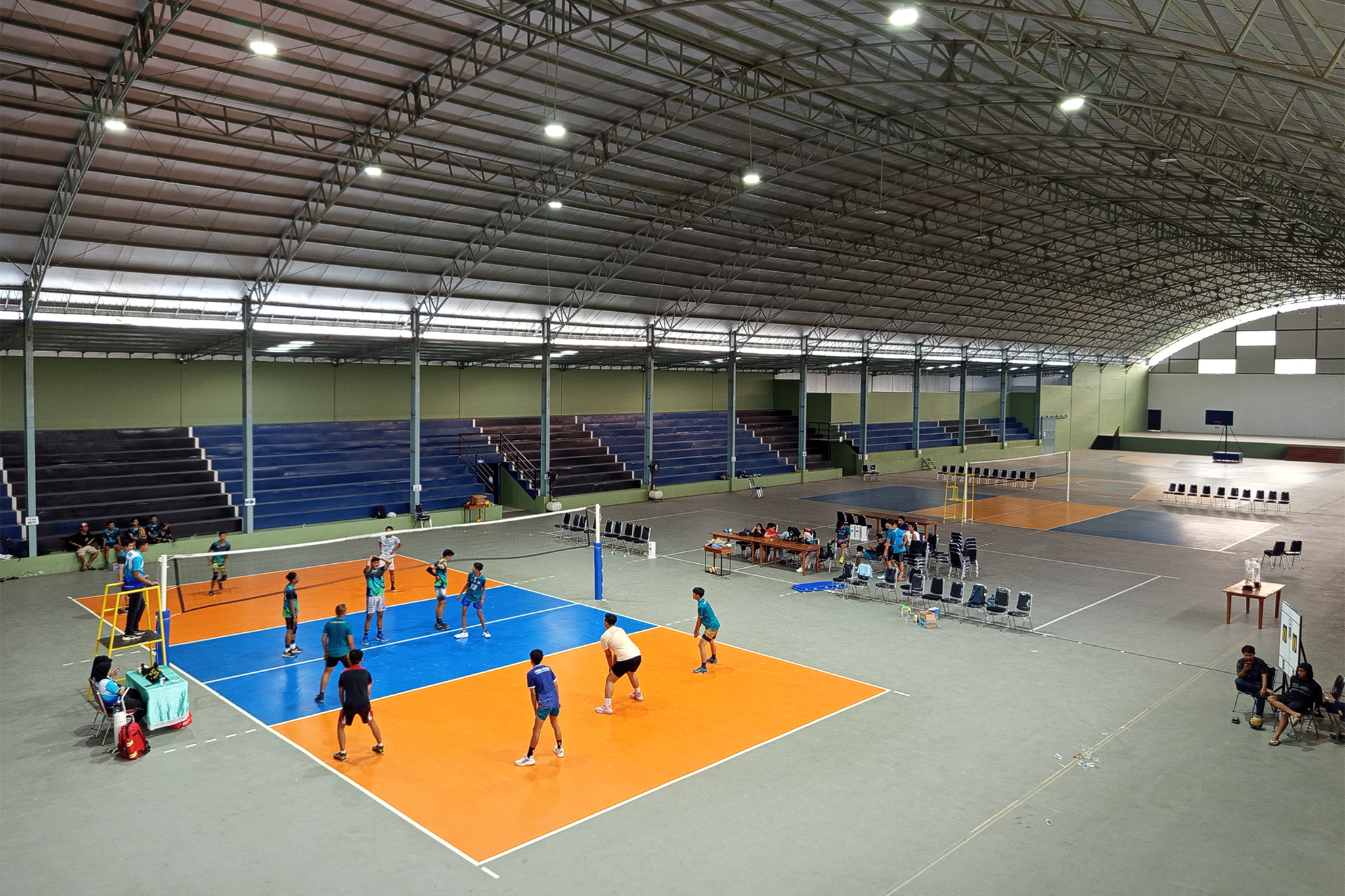 Persiapan kejuaraan bola voli Safin Pati Cup 2025, hari ini event ini bakal dimulai. (SPSS UNTUK RADAR PATI)