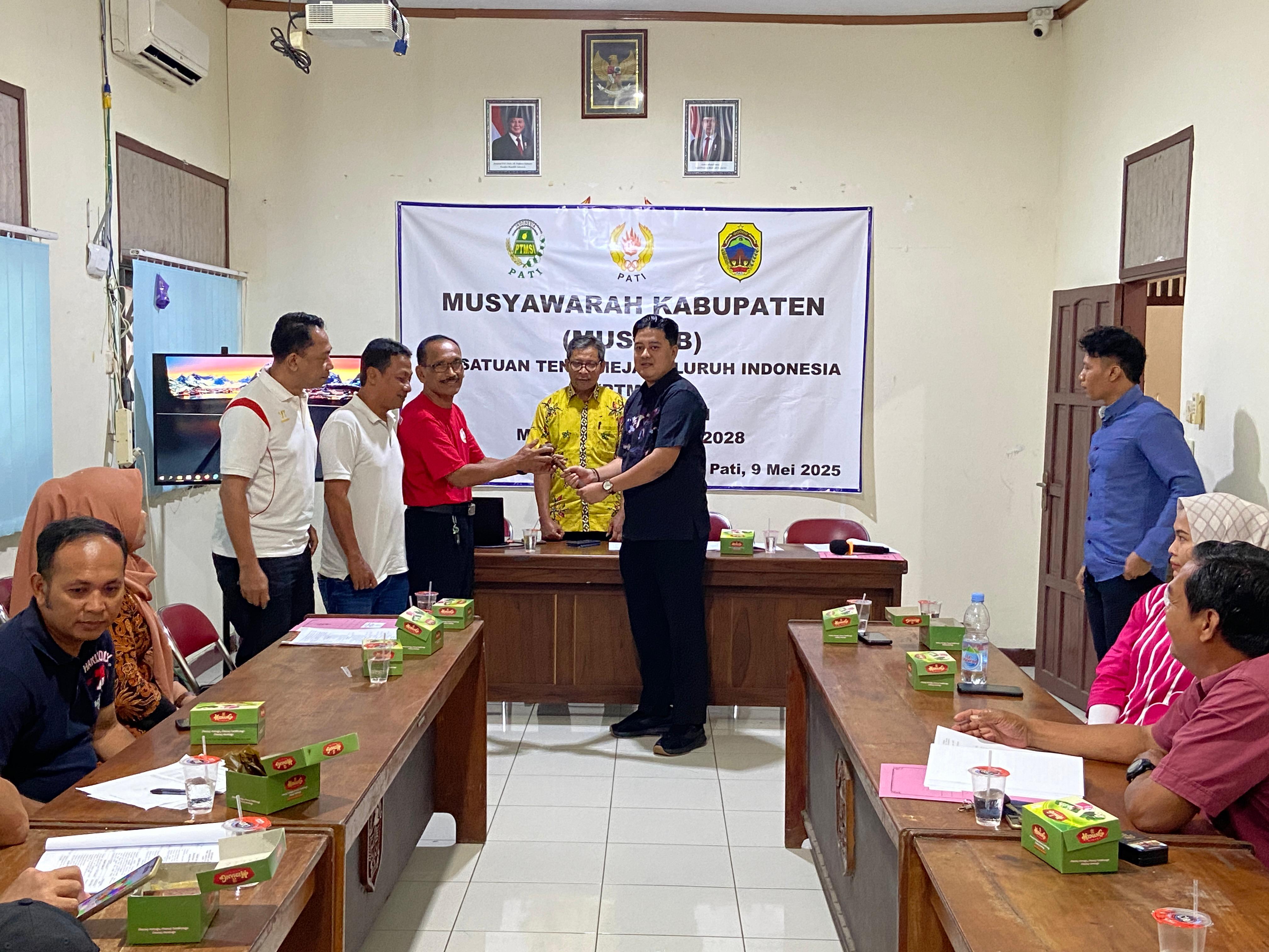 SIAP : Danu Ikhsan Harischandra terpilih kembali secara aklamasi sebagai Ketua PTMSI Pati untuk periode 2025-2028. (ACHMAD ULIL ALBAB/RADAR KUDUS)