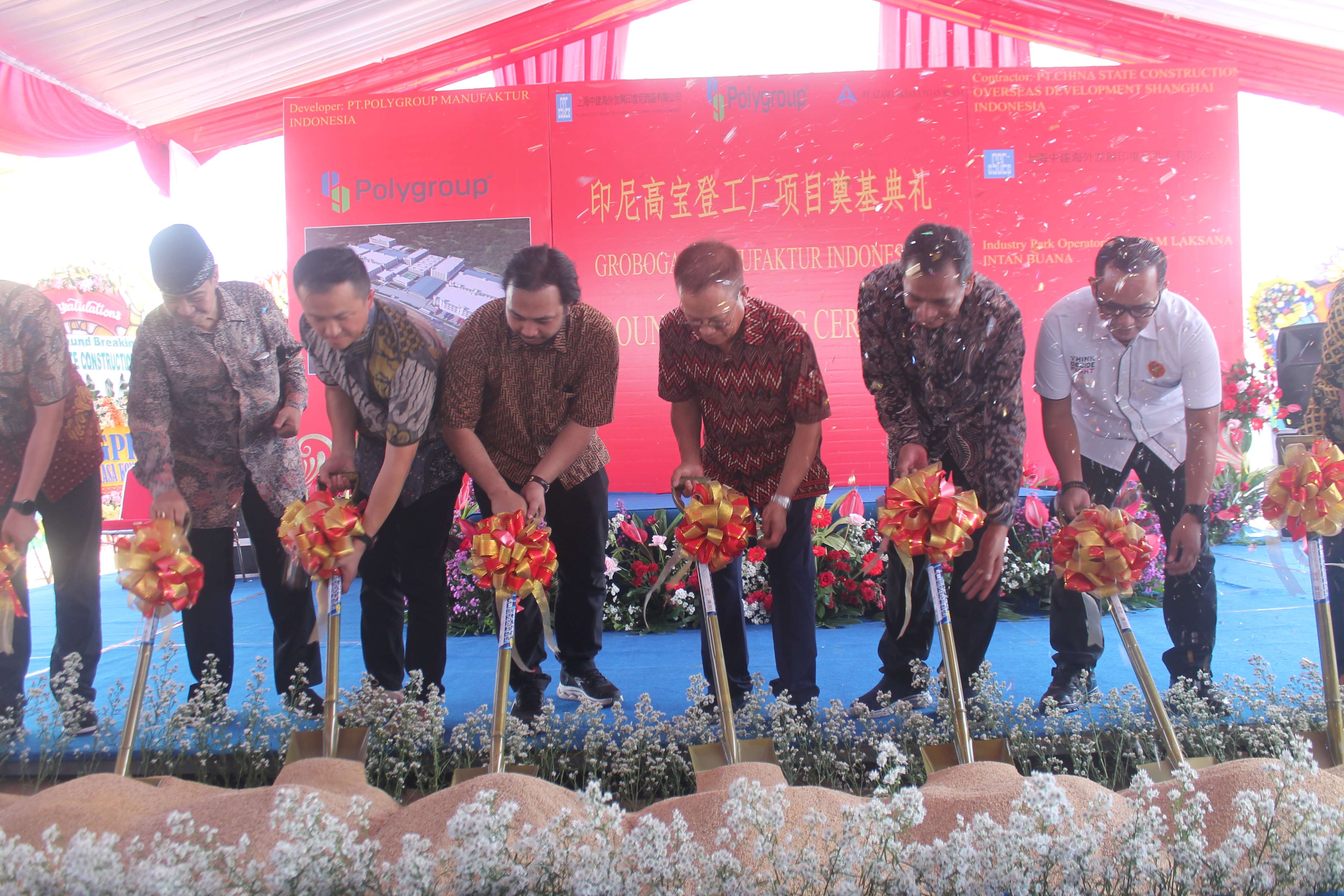 GROUND BREAKING: Polygroup investor asal Tiongkok resmi mendirikan pabrik di KPI Desa Sugihmanik Kecamatan Tanggungharjo, kemarin.