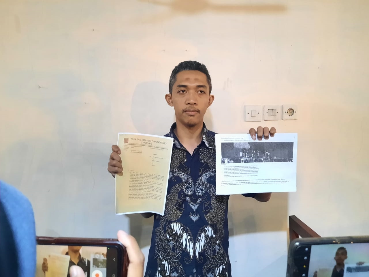 KLARIFIKASI: Perwakilan PT. LPI Pramono Sidiq Memberikan Klarifikasi Atas Adanya Perobohan Rumah Petani di Desa Pundenrejo