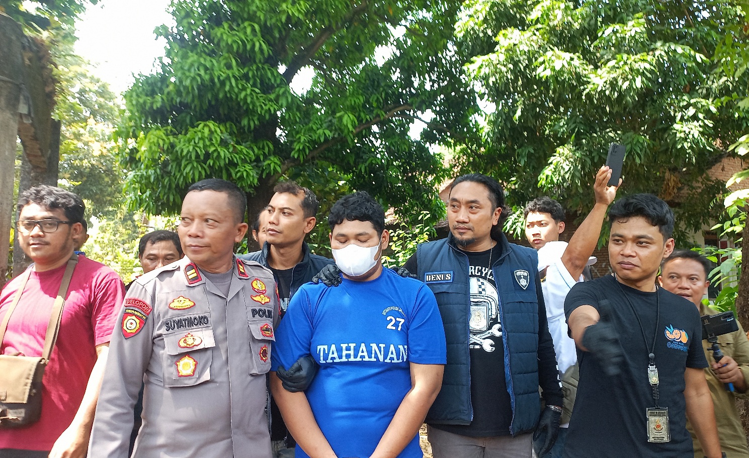 TAK BERDAYA: Syafiq pelaku predator seks tertunduk lesu saat digelandang Kepolisian Daerah (Polda) Jawa Tengah belum lama ini.