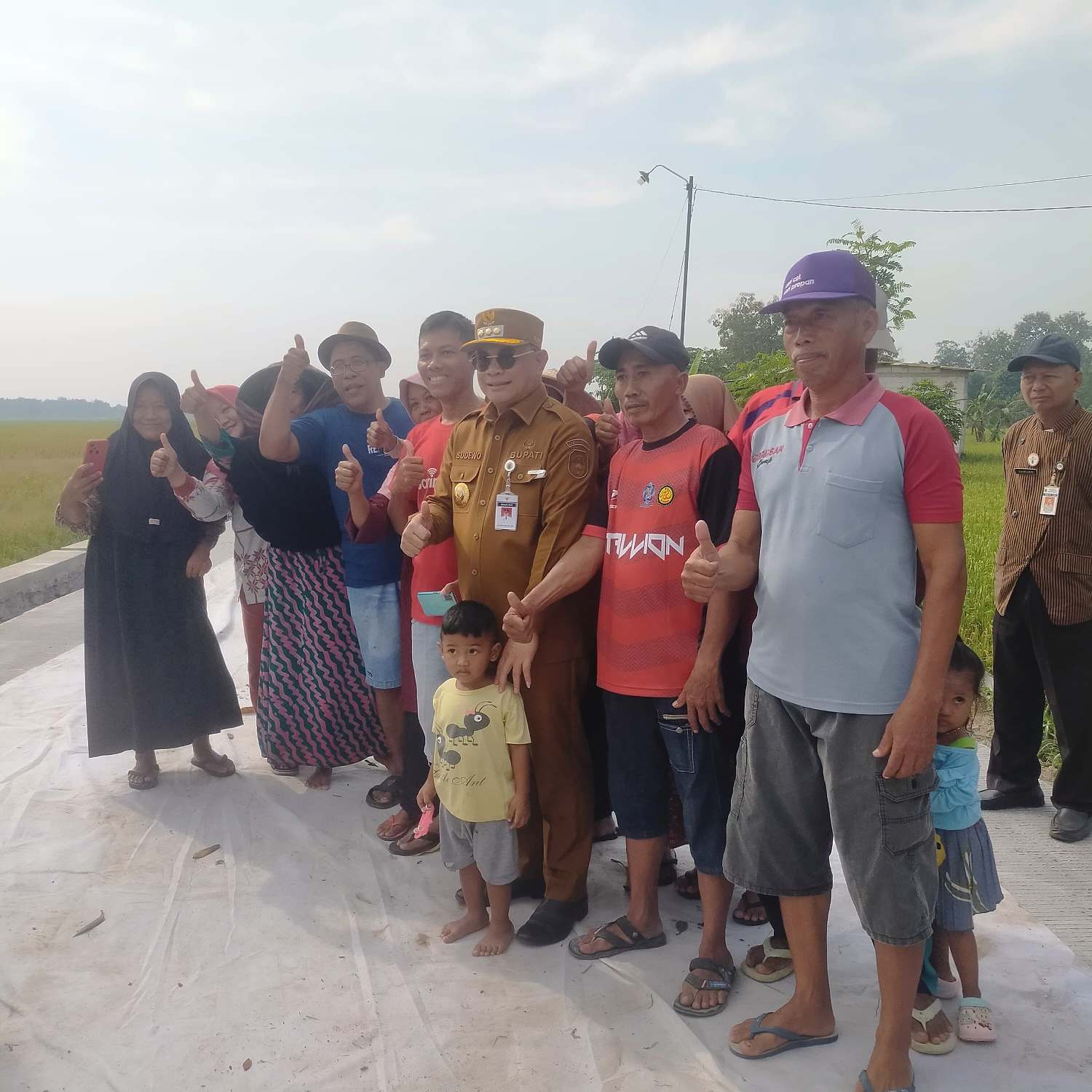 Kondisi jalan yang telah mulus dengan material cor beton sudah bisa dinikmati oleh warga.