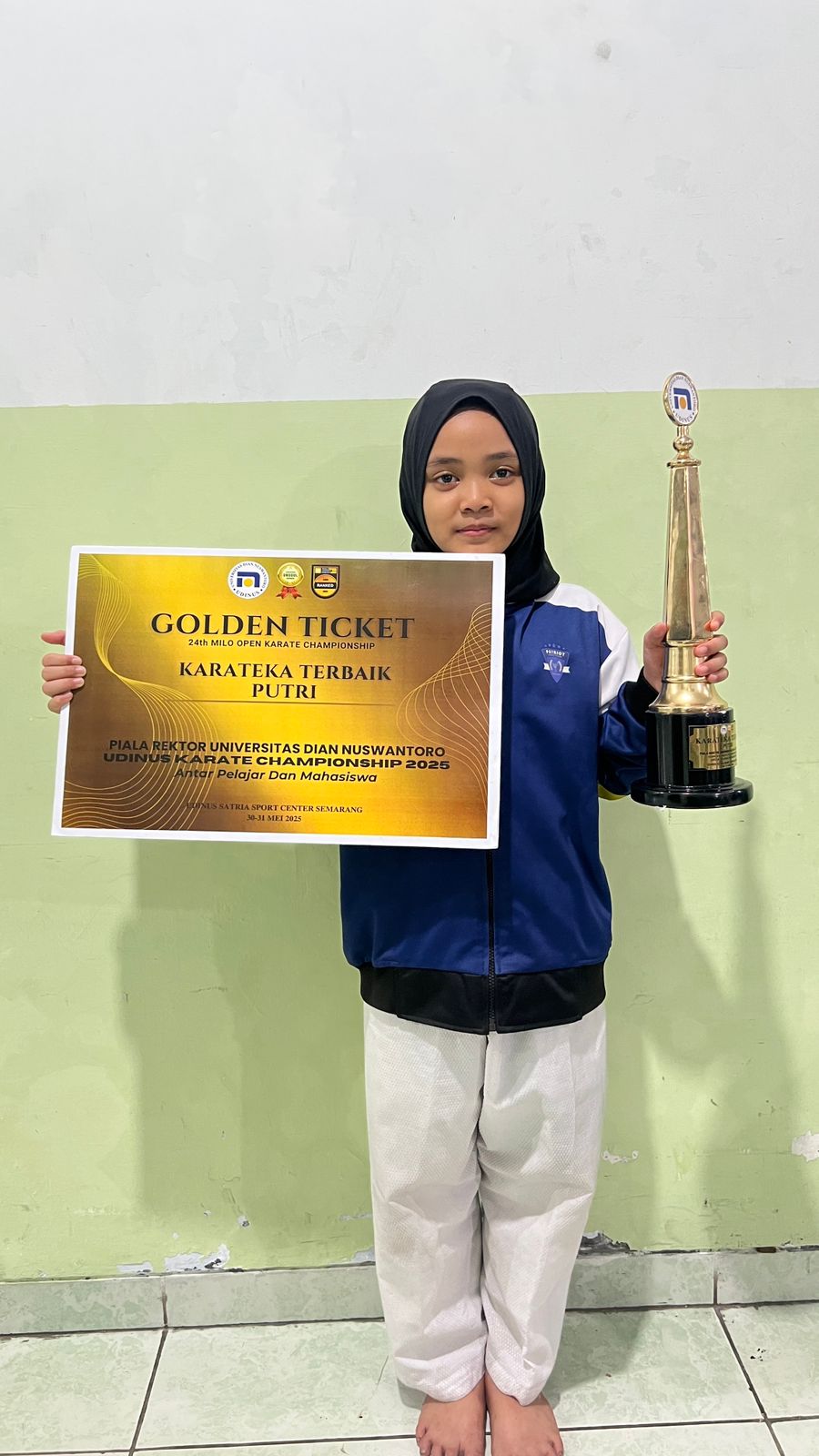 JUARA FAVORIT : Faradiba Hanna Pratiwi mendapatkan juara favorit dalam kejuaraan Piala Rektor Universitas Dian Nuswantoro Undinus Karate Champions 2025 antar Pelajar dan Mahasiswa.