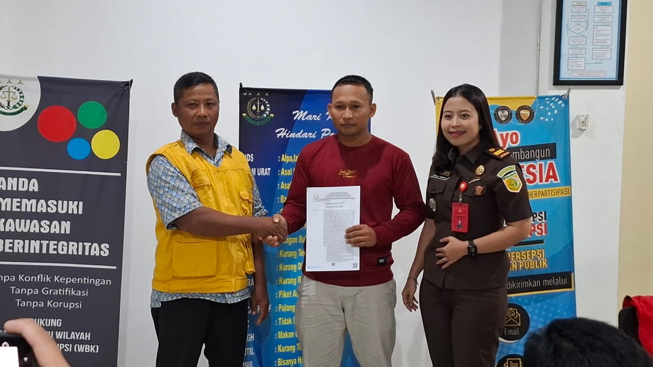 DAPAT RJ &ndash;Gunwan Tersangka penadahan bahan hasil curian mendapatkan Restorative Justice dari Kejari Grobogan penghentian penuntutan.