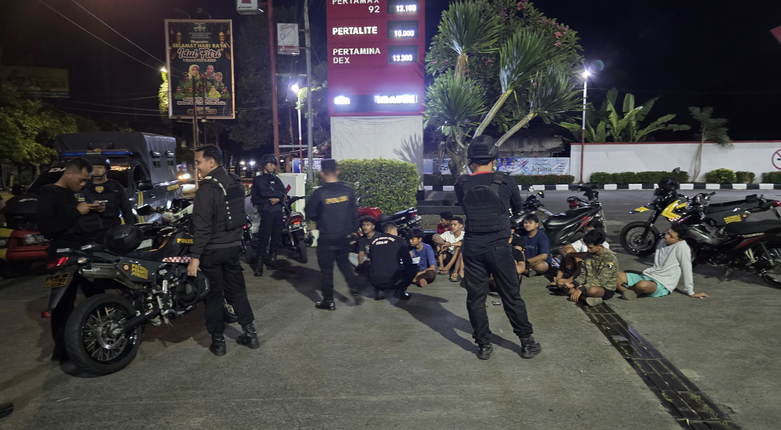 TAK BERKUTIK: Para pelaku balap liar berhasil diamankan oleh Tim Siraju Polres Jepara malam Sabtu malam Minggu (7/6). POLRES JEPARA UNTUK RADARPATI.ID