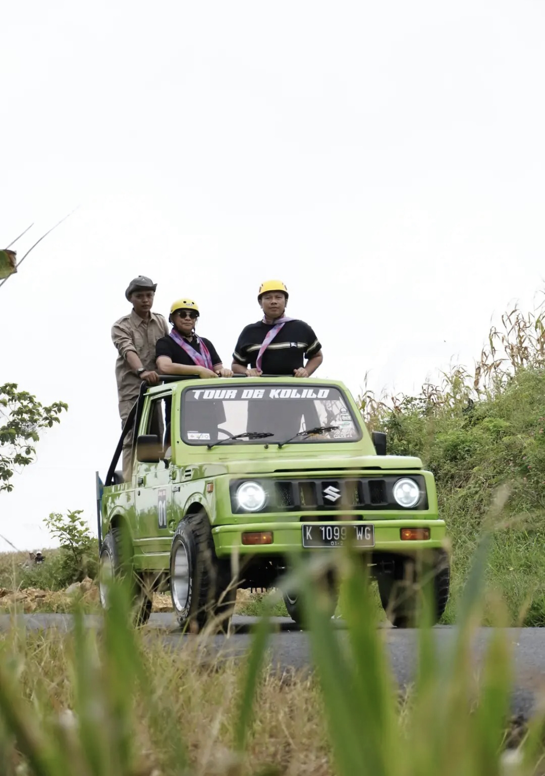 FOTO : Bupati Pati naik jeep bareng artis ibukota Vicky Prasetyo. DISKOMINFO UNTUK RADARPATI.ID