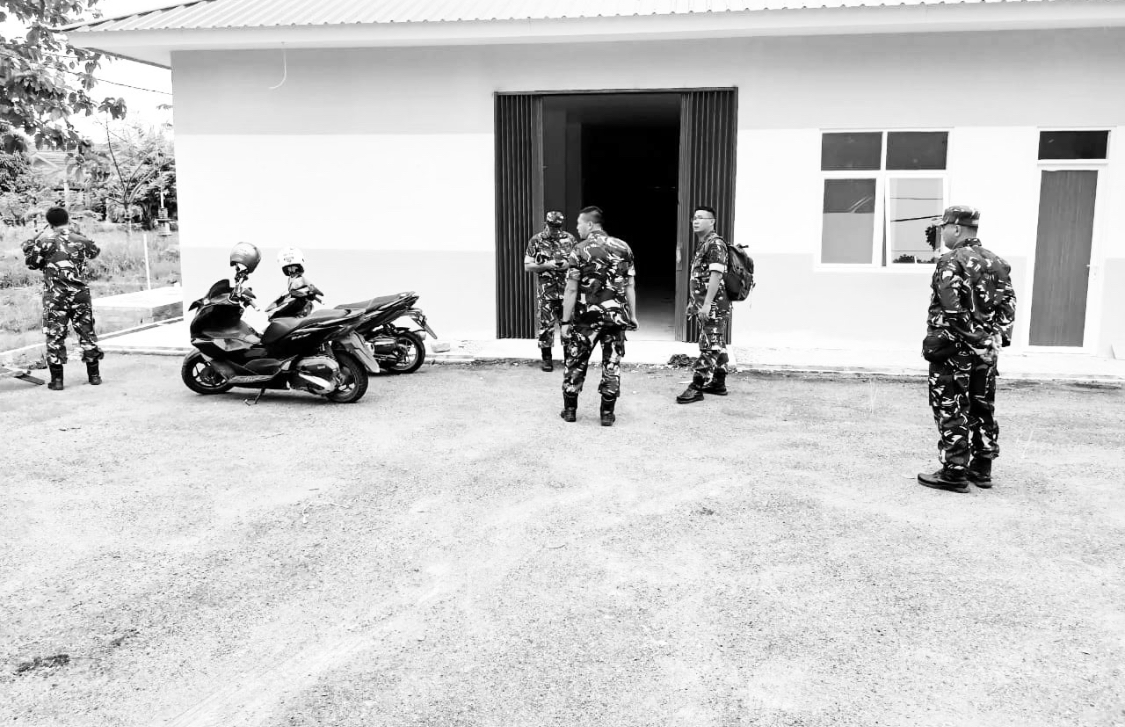 VERIFIKASI: Tim verifikasi dari Pusterad saat menyambangi SPPG di Desa Pucang, Kecamatan Grobogan. INTAN MAYLANI SABRINA/RADARPATI.ID