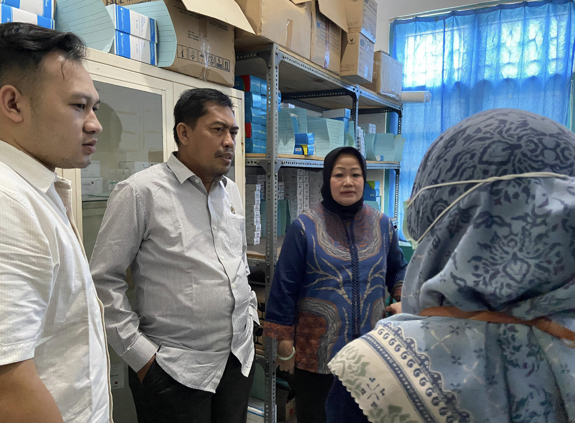 DIDATANGI: Komisi D DPRD Pati melakukan sidak ke Puskesmas Gembong kemarin. ANDRE FAIDHIL FALAH/RADARPATI.ID