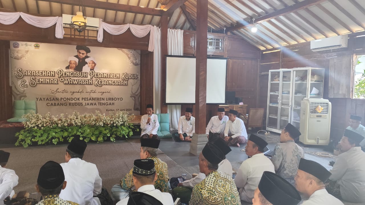 TOLAK FULL DAY SCHOOL: RMI NU Kudus menyelenggarakan sarasehan untuk membahas full day school yang berdampak pada keberlangsungan madrasah diniyah dan pondok pesantren.