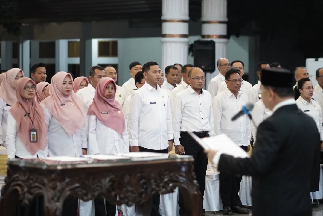 Pelantikan pejabat eselon di lingkungan Pemerintah Kabupaten Pati, Kamis (19/6) malam. (HUMAS PATI UNTUK RADAR KUDUS)